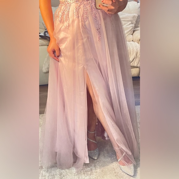 Dresses & Skirts - Beautiful woman’s dress for wedding or prom, cocktail parties good condition.